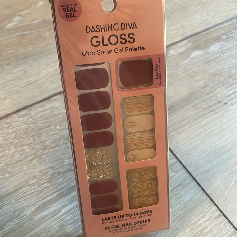New Dashing diva gloss ultra shine gel palette – inside edition set. 32 strips